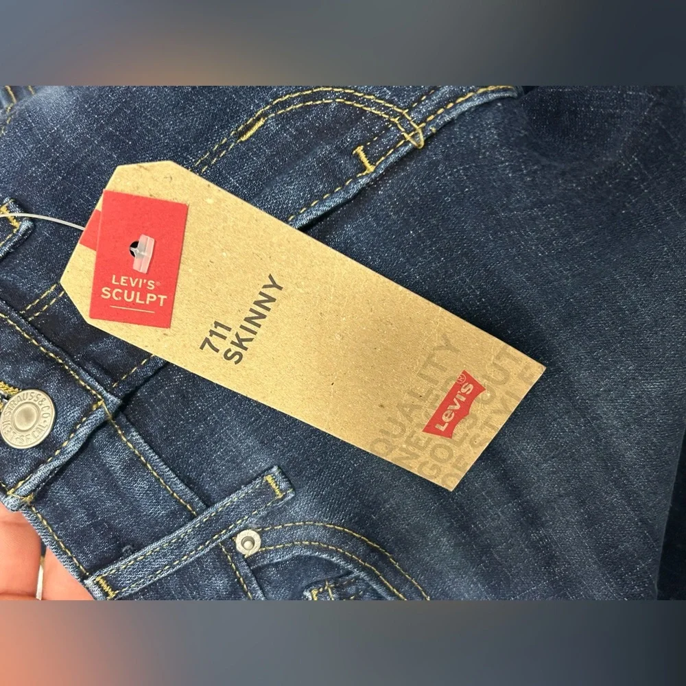Levi's Distressed Skinny Fit Jeans | Women’s 2 / 26x30” | Mid-Rise - Picture 7 of 12